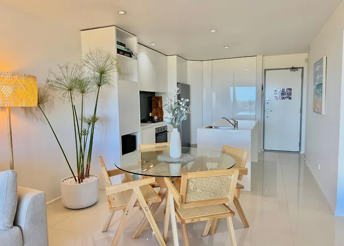 Merewether By The Beaches Newcastle, Free Parking, Ocean View