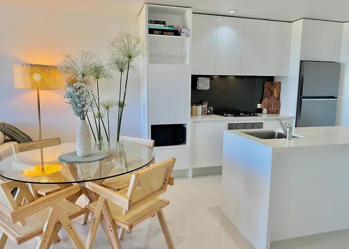 Merewether By The Beaches Newcastle, Free Parking, Ocean View